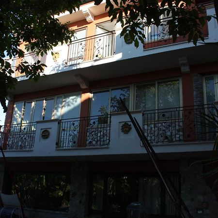 B&B Il Giardino Delle Meraviglie Melito Di Porto Salvo Eksteriør billede